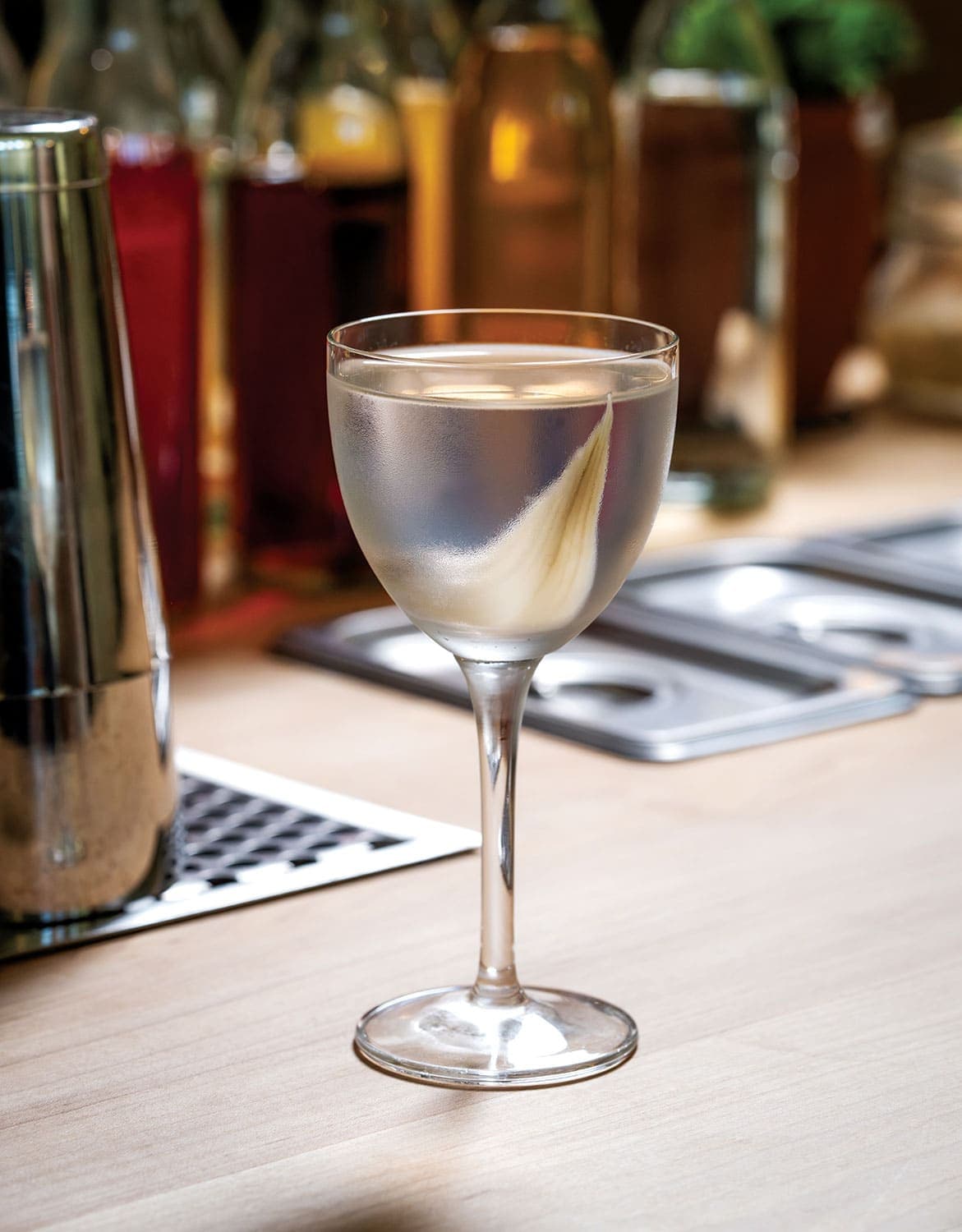 El Gibson: A Mezcal Gibson